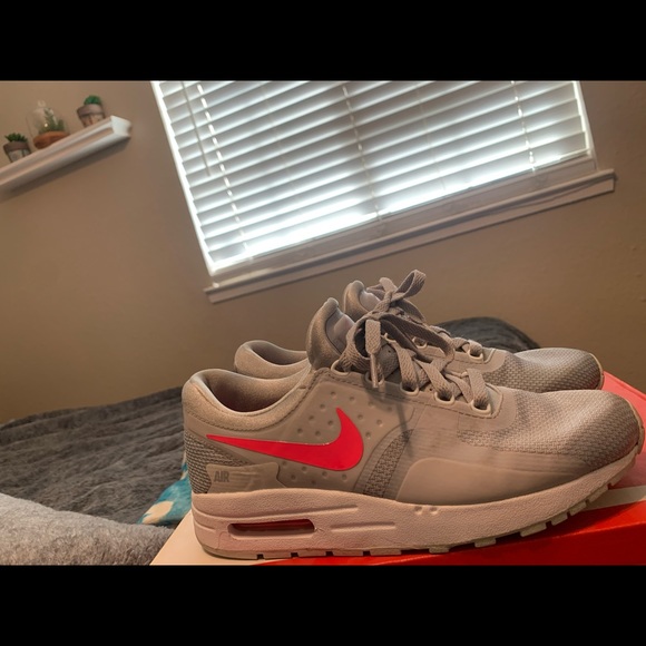 nike air max zero essential gs - Picture 2 of 3